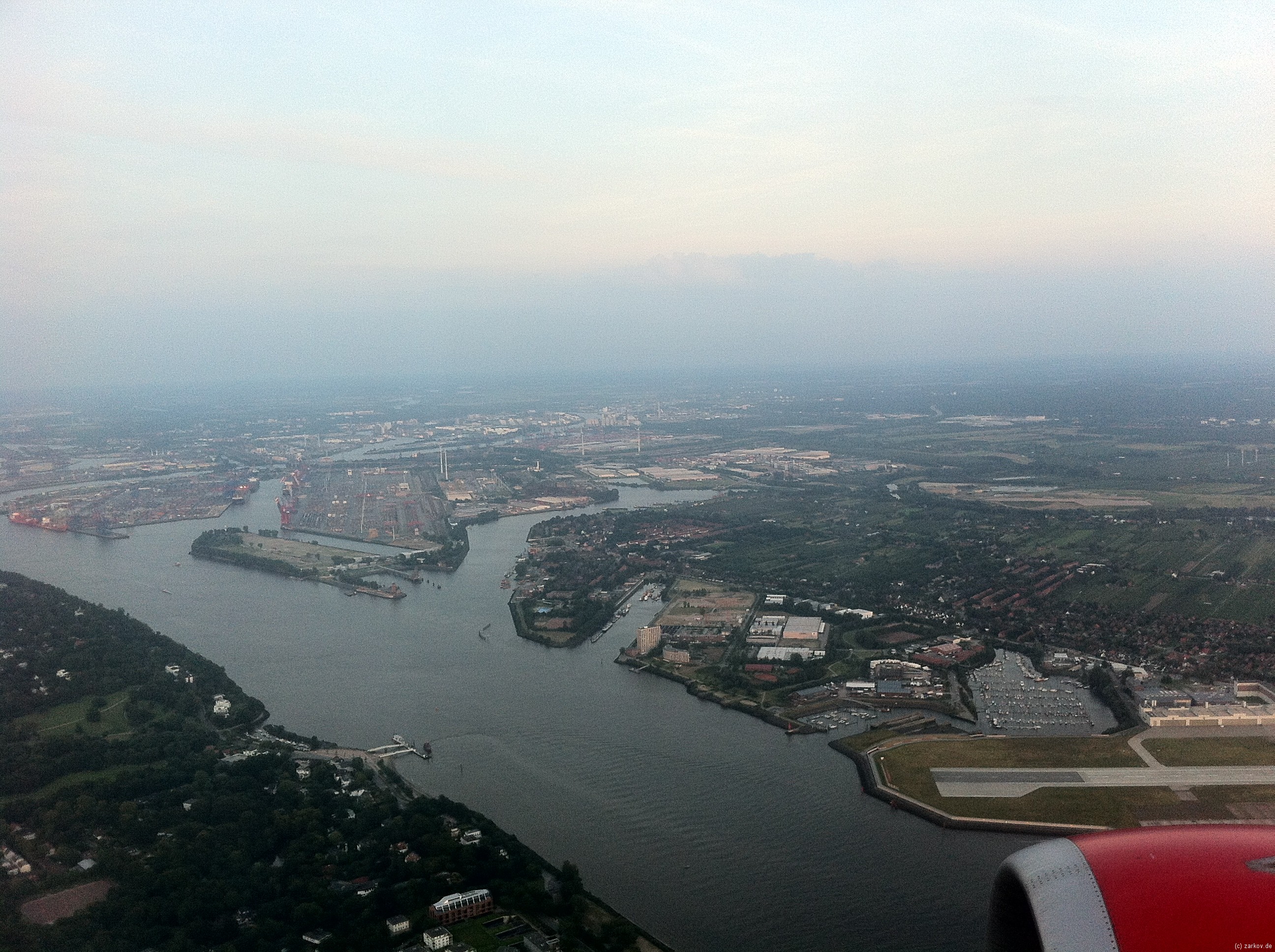 Im Anflug auf Hamburg | Zx - zarkov.de