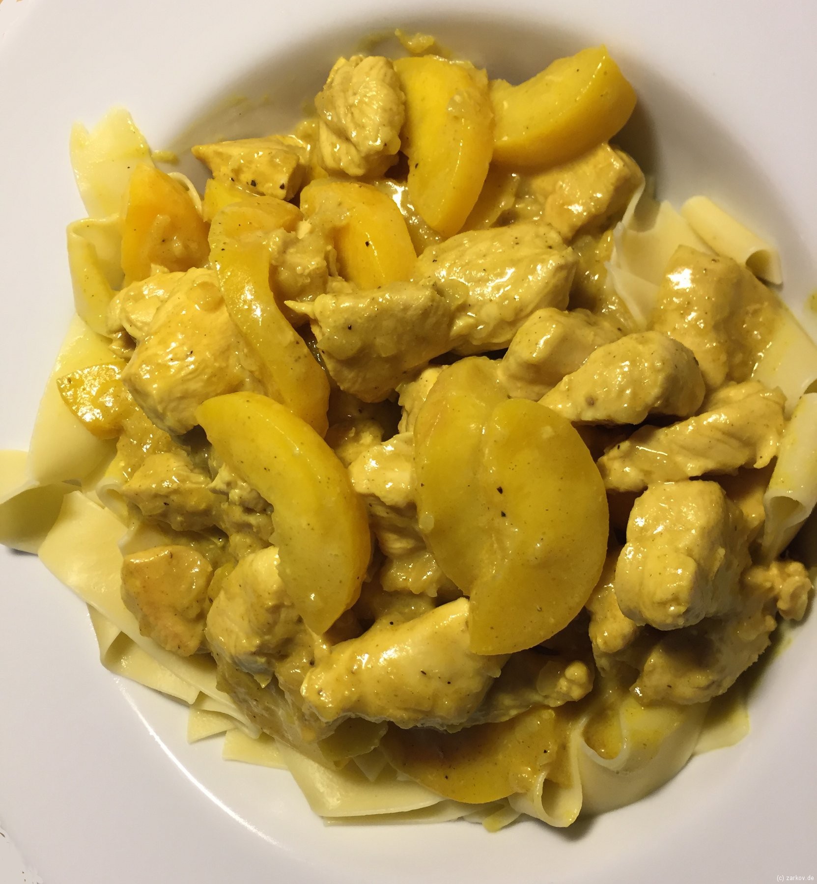 Hühnchen in Pfirsich - Curry Rahmnudeln