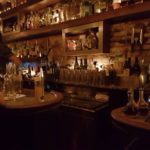 Attaboy Bar - Theke und Barkeeper