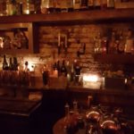 Attaboy Bar - Backboard an der Wand