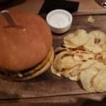 20170811_Elbphilharmonie (3) - Burger mit Chips