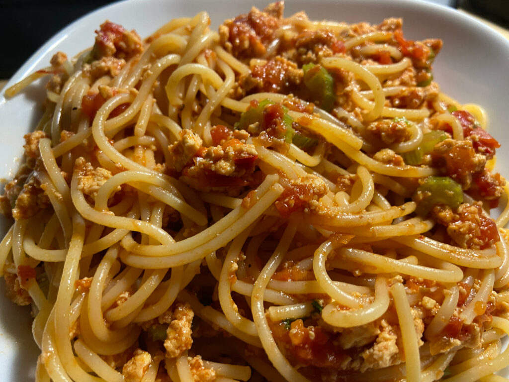 Spaghetti mit Tofu Chili Sauce