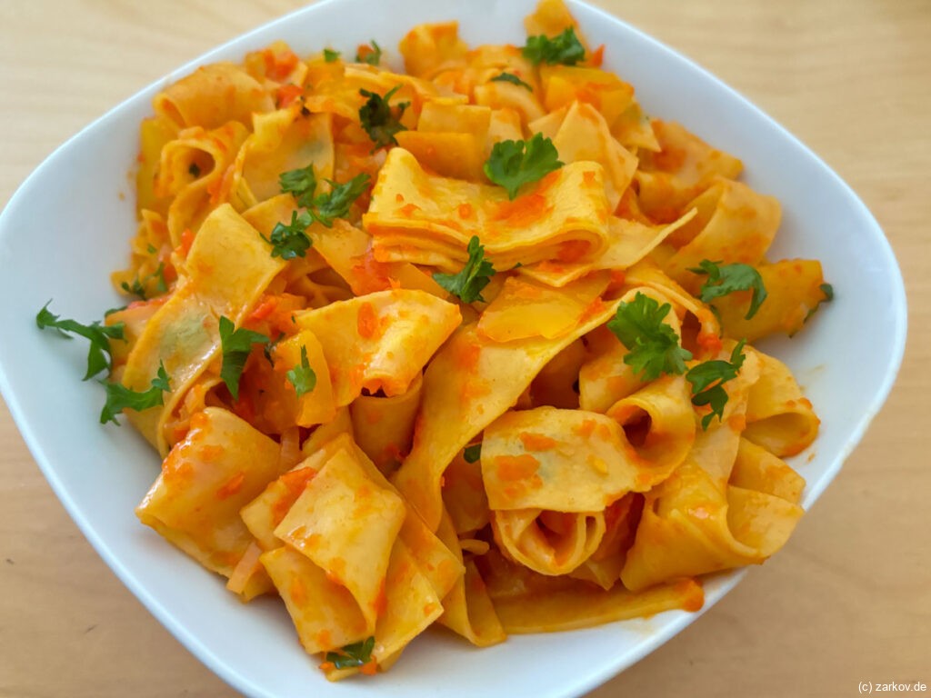 Tagliatellle mit zweierlei Paprika