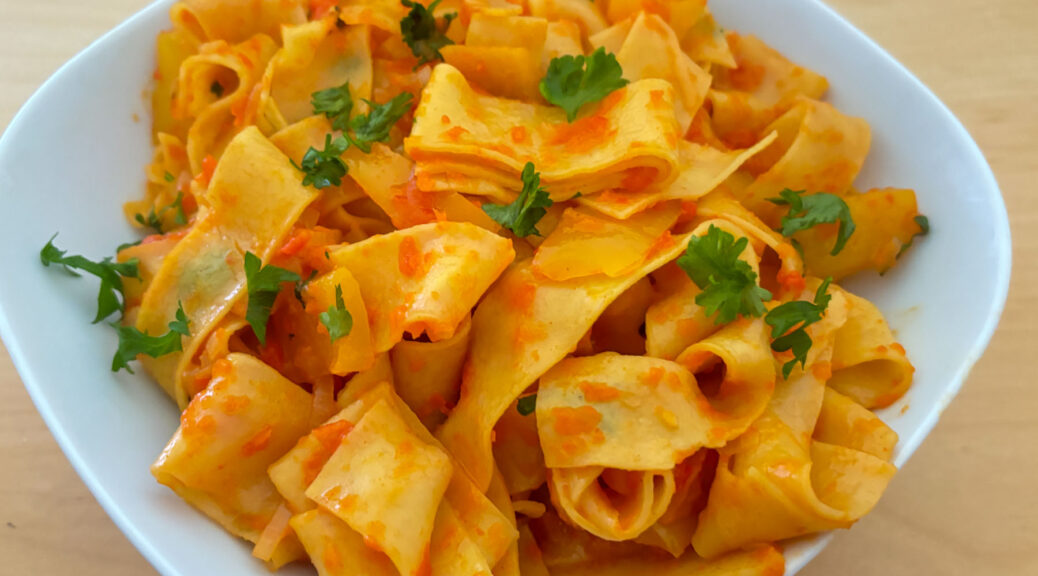 Tagliatellle mit zweierlei Paprika