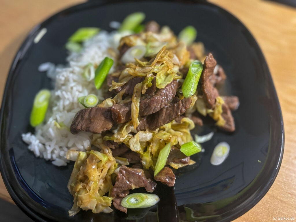 Pfeffriges Rindfleisch mit Spitzkohl