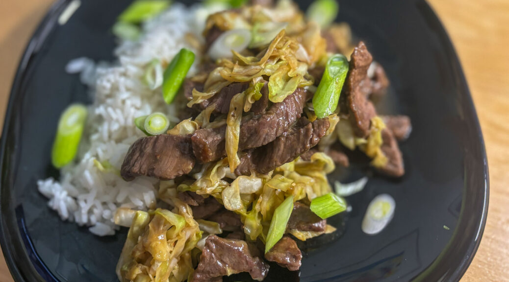 Pfeffriges Rindfleisch mit Spitzkohl