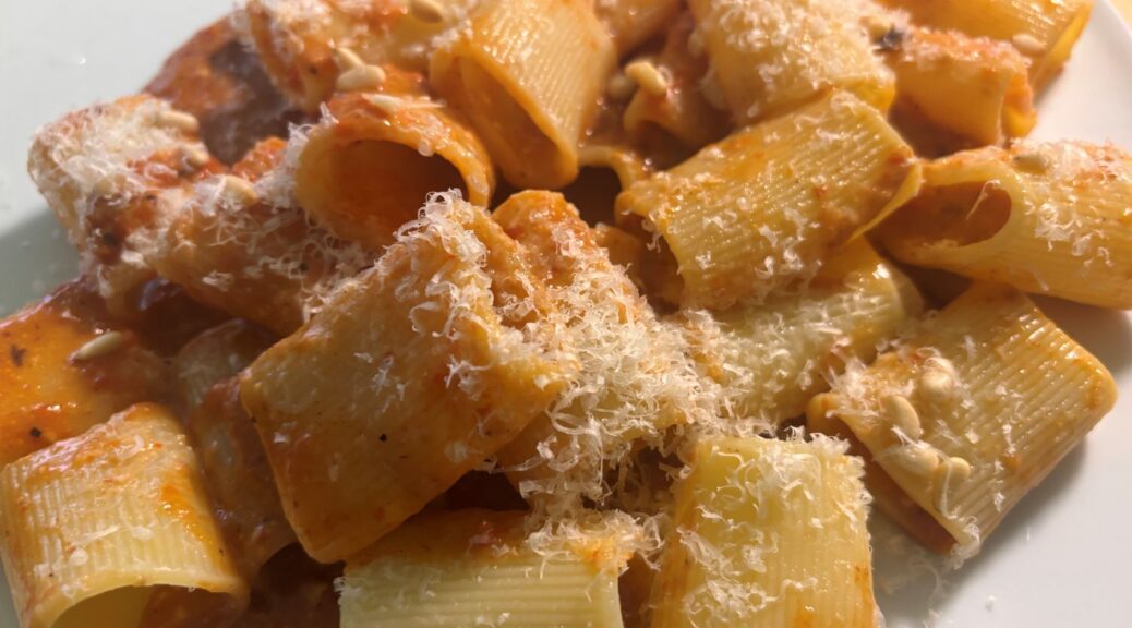 Pasta mit cremiger Roasted Paprika Sauce