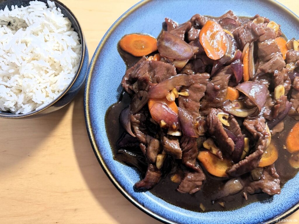 Rindfleisch mit Zwiebeln